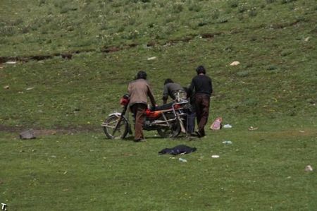 Ritual jenasah yang amat sangat mengerikan !! ( 18 tahun keatas ) Joejet_com_000559-04_tibetan-funeral_mini
