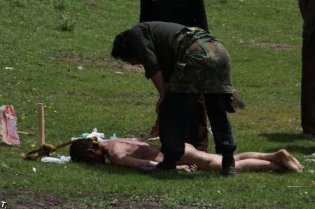 Ritual jenasah yang amat sangat mengerikan !! ( 18 tahun keatas ) Joejet_com_000559-07_tibetan-funeral_mini