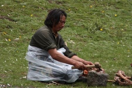 Ritual jenasah yang amat sangat mengerikan !! ( 18 tahun keatas ) Joejet_com_000559-35_tibetan-funeral_mini